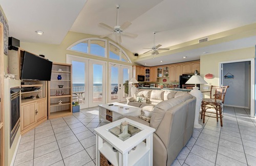 Englewood House | 6 Bedroom/5 Bathroom Direct Beachfront Home Located on the Gulf of Mexico