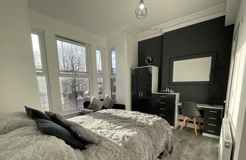 Sneinton House | 6 Bedroom 5 Shower rm House in Central Nottingham