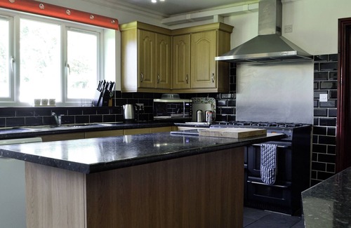 Glanamman Cottage | 6 bedroom accommodation in Glanaman, near Llandeilo