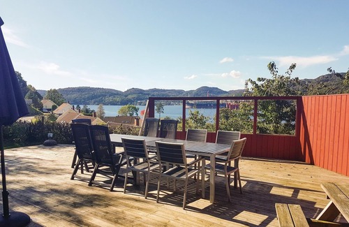 Lyngdal House | 6 bedroom accommodation in Lyngdal