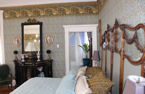 Keokuk Bed & Breakfast | 6-bedroom bed & breakfast in marvelous Keokuk with WiFi, AC