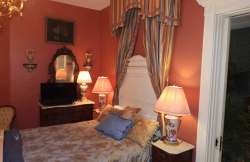 Keokuk Bed & Breakfast | 6-bedroom bed & breakfast in marvelous Keokuk with WiFi, AC