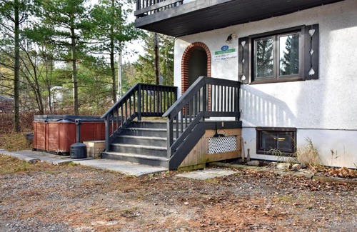 Swiss Meadows Ski Chalet | 6 Bedroom Chalet- Minutes to Blue Mountain Village