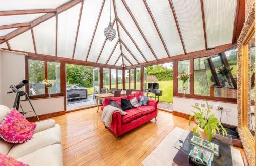Shifnal House | 6 Bedroom Country Cottage with Hot Tub