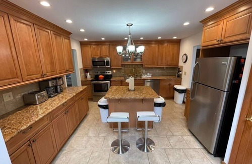Carmel House | 6 Bedroom Elegant and Comfy Upstate Oasis SANITIZED