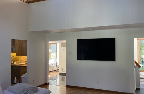 Carmel House | 6 Bedroom Elegant and Comfy Upstate Oasis SANITIZED