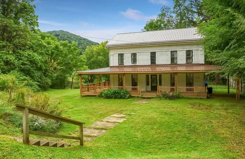 Fryburg House | 6 Bedroom Historic Waterfront Gem in Tionesta. Hunter’s Haven, Couples Retreat