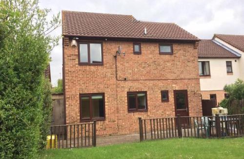 Corby House | 6 Bedroom House For Corporate Stays in Corby Suitable for Nightshift Workers