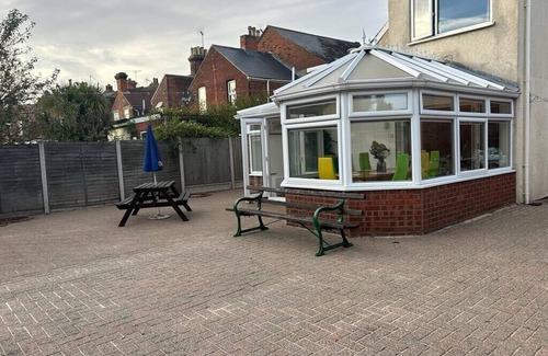 Colchester House | 6 Bedroom House-Sleeps 12-Big Discount Long Stays!