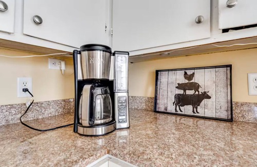 Whittier Apartment | 6 Bedroom Oasis Near Uptown & Stadium Walk to Eat Street Sleeps 16+