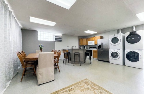 Anchor Bay Harbor House | 6-Bedrooms, 1.5-Bath Ranch Style Unit