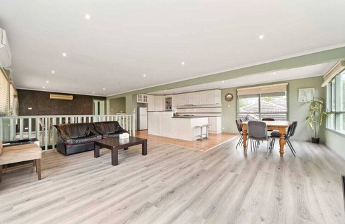 Frankston House | 6 Bedrooms/11 Beds Spacious|City+Park Views|Beach