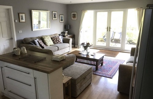 Llandybie House | 6 Bedrooms 5 Bathrooms