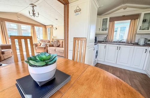 Great Yarmouth House | 6 berth caravan for hire at California Cliffs in Scratby by the beach ref 50050L