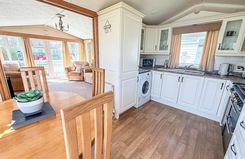 Great Yarmouth House | 6 berth caravan for hire at California Cliffs in Scratby by the beach ref 50050L