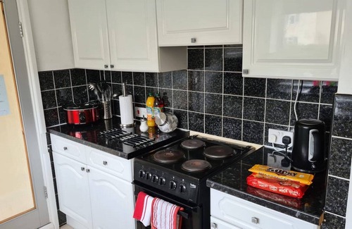 Corby House | 6 Berth-s/catering-house-2 bath-2WC-parking