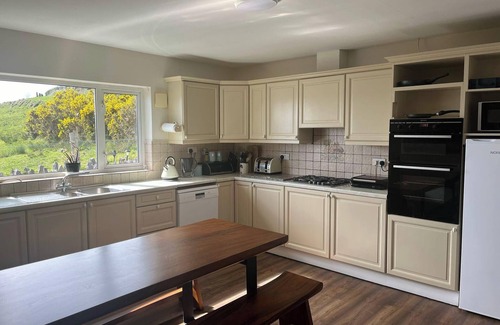 Blackwater Bridge House | 6 Ensuite Bedrooms-Sleeps 12-Garden-Sea & Mtn View