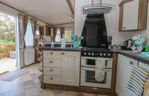 Haveringland Cottage | 6 LAKEVIEW, pet friendly, with a garden in Reepham, Norwich