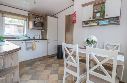 Haveringland Cottage | 6 LAKEVIEW, pet friendly, with a garden in Reepham, Norwich