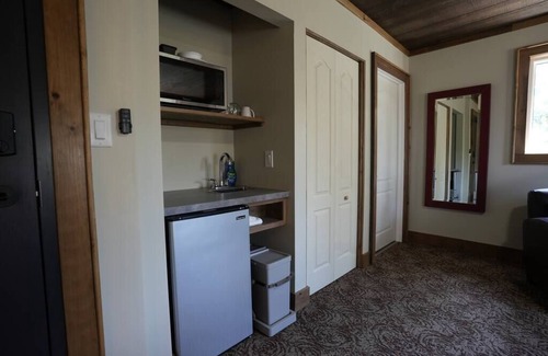Algonquin Highlands Apartment | #6 Lodge Room (1 King Bed)