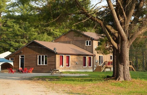 Algonquin Highlands Apartment | #6 Lodge Room (1 King Bed)