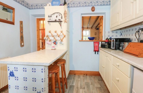 Llanystumdwy House | 6 MAEN Y WERN, pet friendly, character holiday cottage in Criccieth