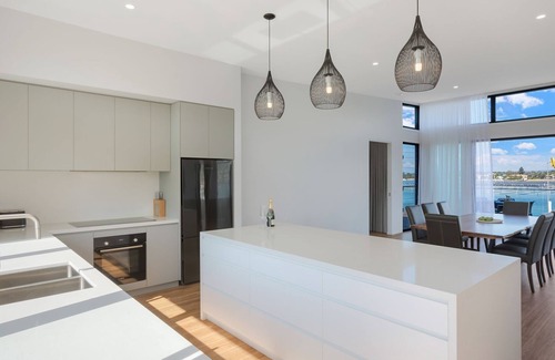 Merimbula House | 6 Main Street "SouthWind"