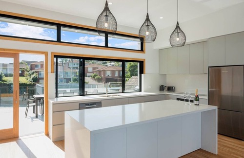 Merimbula House | 6 Main Street "SouthWind"