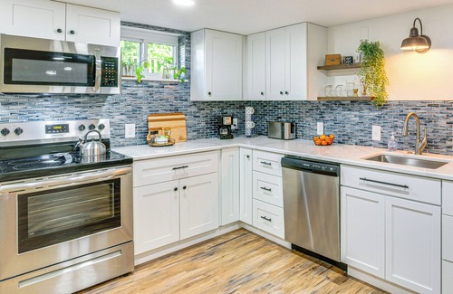 Riverside Apartment | 6 Mi to CPKC Stadium: Convenient Kansas City Apt
