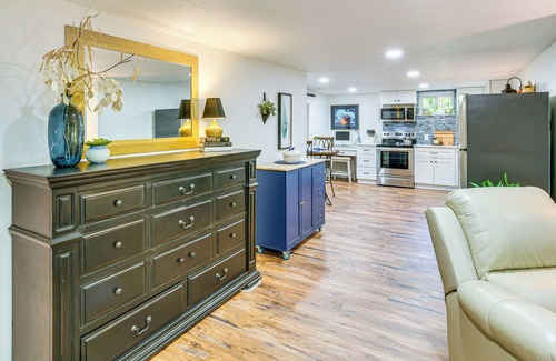 Riverside Apartment | 6 Mi to CPKC Stadium: Convenient Kansas City Apt