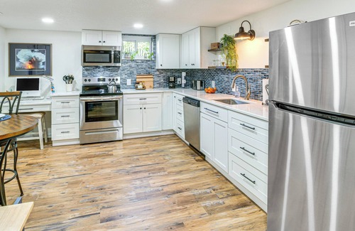 Riverside Apartment | 6 Mi to CPKC Stadium: Convenient Kansas City Apt