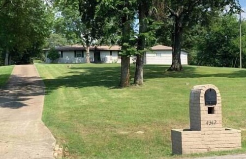 Nashville House | 6 Mi to Downtown! Large house!