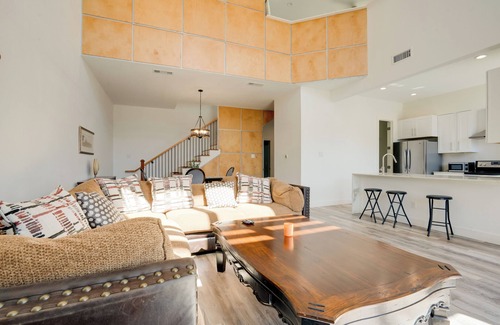 Park Central House | 6 Mi to Galleria: Spacious Dallas Townhome!