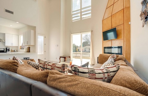 Park Central House | 6 Mi to Galleria: Spacious Dallas Townhome!