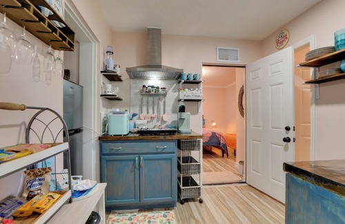 Southgate Apartment | 6 Mi to Siesta Beach: Outdoor Oasis w/Hot Tub