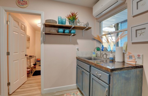 Southgate Apartment | 6 Mi to Siesta Beach: Outdoor Oasis w/Hot Tub