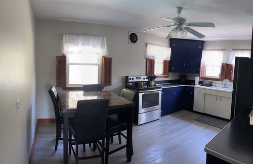 Huntingdon House | 6 minutes to RaystownSynders Boat Launch. Room to park a boat. 40 miles to PSU!