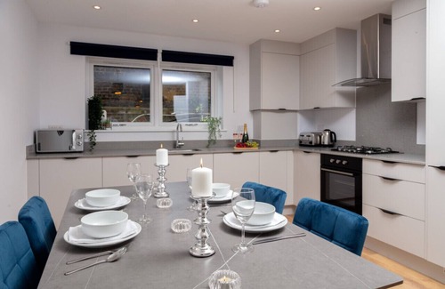 Walworth Apartment | 6 Newland House - Angela Suite