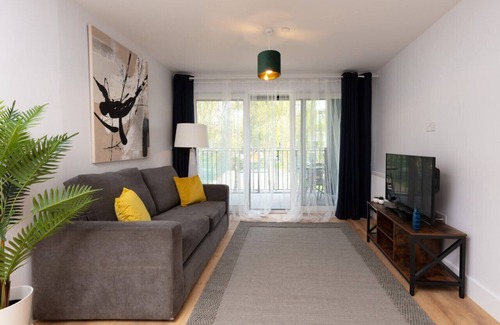 Walworth Apartment | 6 Newland House - Angela Suite