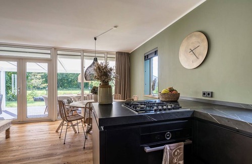 Vlagtwedde House | 6 pers. Veenhuis Comfort Plus by Interhome