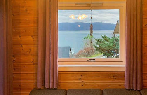 Gulen Municipality House | 6 person holiday home in Brekke