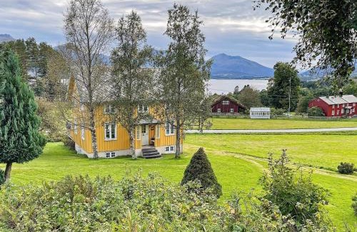 Averoy House | 6 person holiday home in AVERØY-By Traum
