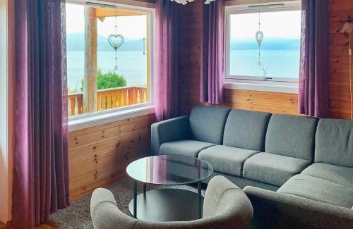 Gulen Municipality House | 6 person holiday home in Brekke