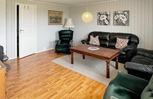 Gjengstoa Apartment | 6 person holiday home in Farstad-By Traum