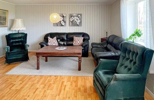 Gjengstoa Apartment | 6 person holiday home in Farstad-By Traum