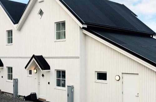 Dyrvik House | 6 person holiday home in Kverva
