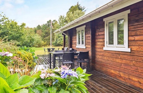 Nordost House | 6 person holiday home in S by