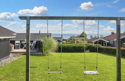 Grønninghoved Strand House | 6 person holiday home in Sjølund-By Traum