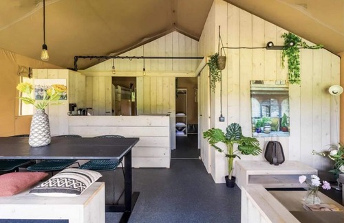 Zeewolde House | 6-person Lodge with a private kitchen, bathroom and beds made up