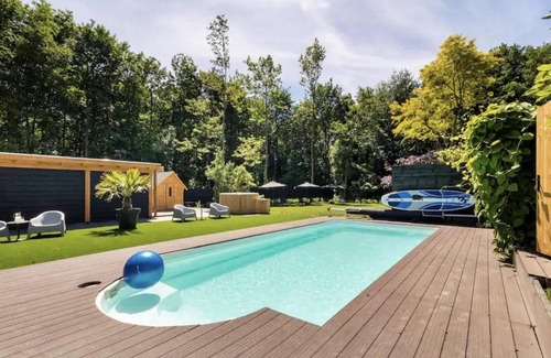 Zeewolde House | 6-person Lodge with a private kitchen, bathroom and beds made up